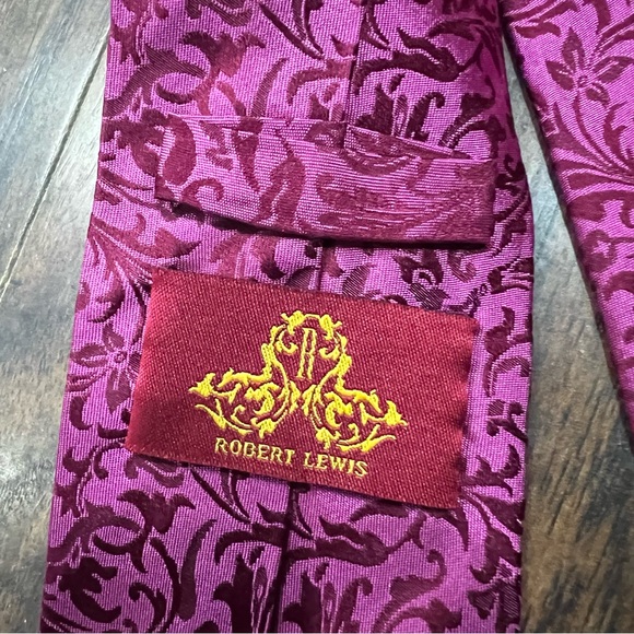 Robert Lewis 100% Silk Handmade Damask Magenta Pink Tie - Picture 3 of 5